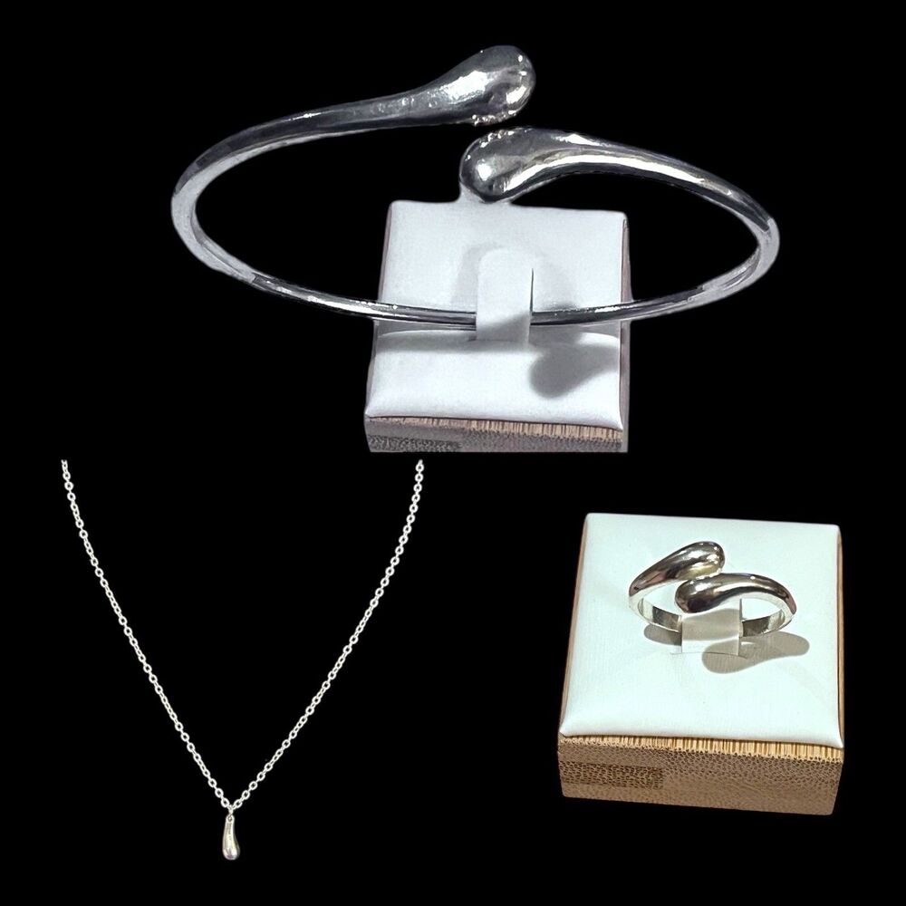 Elegant Silver-Tone Teardrop Jewelry Set – Necklace, Bracelet & Ring